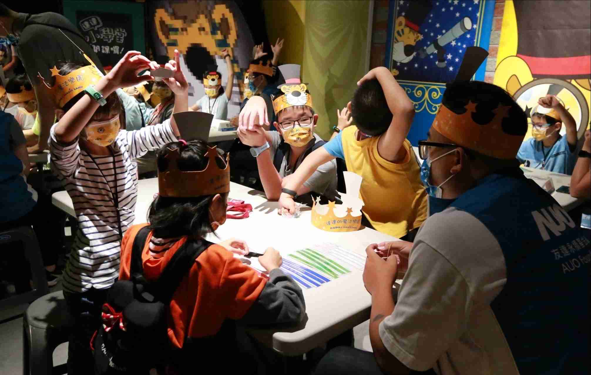 z6尊龙以永续理念推动全人教育计划，，，内外结盟储备科普教育人才，，，荣获亚太永续行动奖社会共融面的金奖肯定