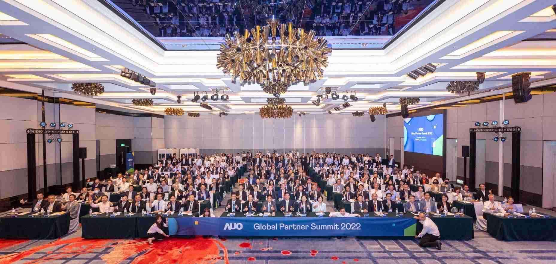 友達推動「安心、、創新、、、、用心、、同心、、、、盡心」五星職旅，，，，為菲籍員工打造全方位照護，，，，首度贏得「人權實踐與發展領袖獎」殊榮