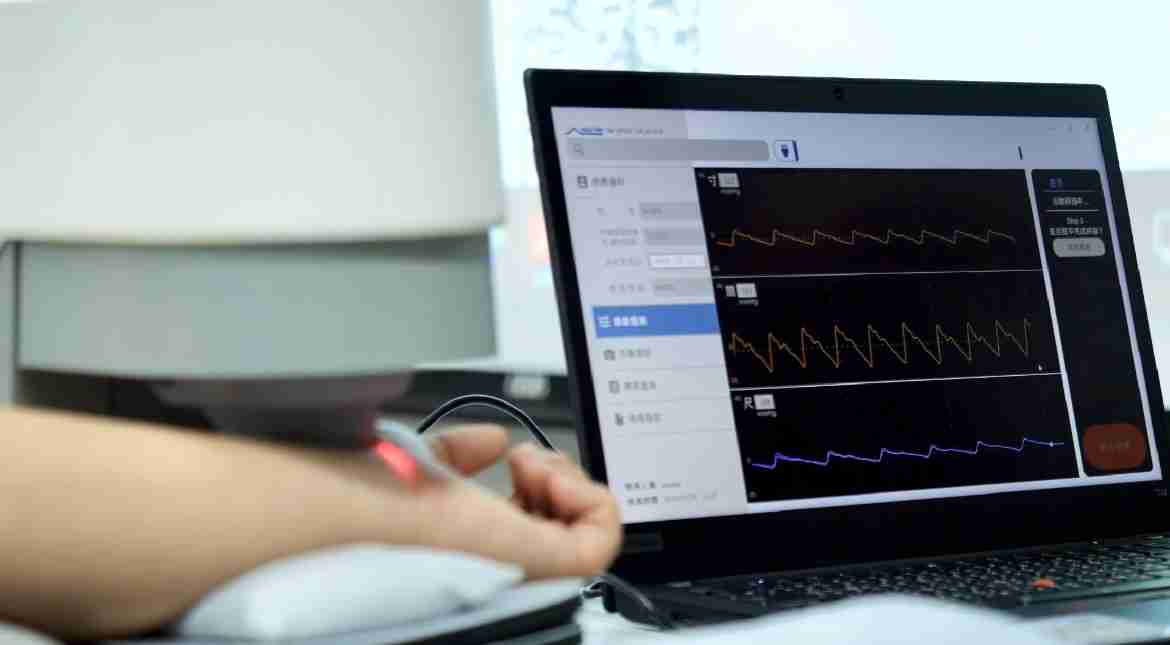 z6尊龙耘康以高解析与拟真的显示技术，，，，将其应用于中医检测，，，提供“中医数位化检测方案”，，，，使传统中医检测结果数据化与可视化