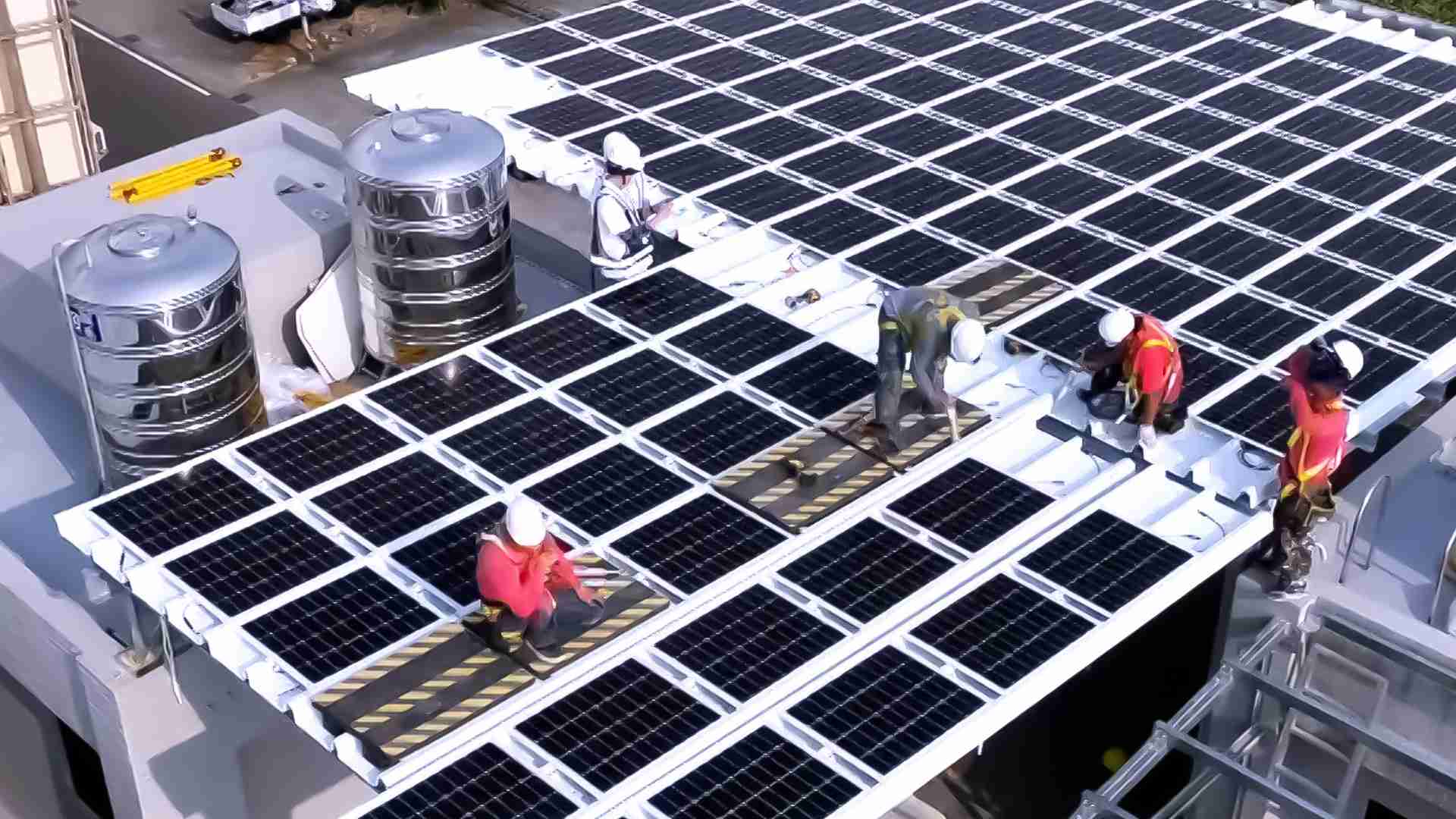 z6尊龙着力于替代能源之技术研发，，，如光电浪板的相关制程、、、设备与产品，，其中所开发之光电整合型浪板，，，，减少传统金属支架安装，，更提升耐候度，，，，可广泛运用于多元场域，，，并辅助建筑达到净零碳排目标