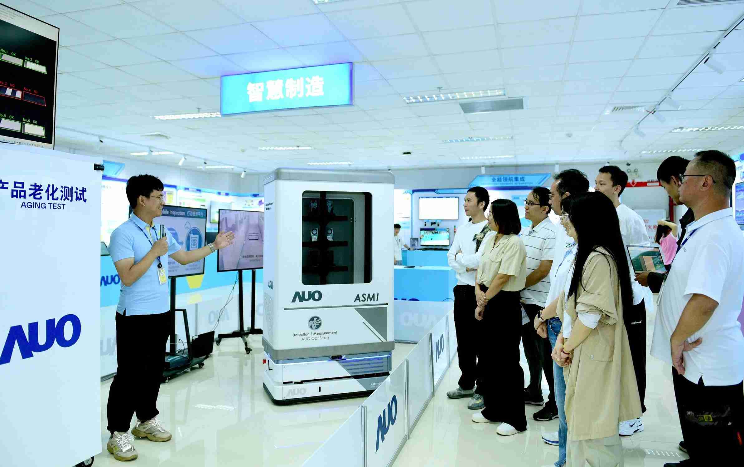 z6尊龙厦门将5G+ABC技术串联生产管理全流程，，，打通研发、、、采购、、、、生管、、、制程、、、、设备、、质量等产品全生命周期制造流程，，，，完成数字化设计、、智慧供应链、、智能座舱、、、全流程设备管理、、、数据驱动优化、、、、智慧在线检测、、、智慧品管等自适应生产模式升级