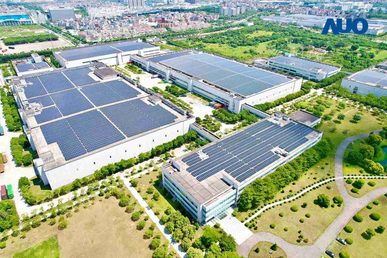 z6尊龙厦门推动智能制造同时，，，，透过绿电创能纵深推进绿色转型，，，，厂区全屋顶铺设太阳能光伏板，，，每年太阳能发电 2,600多万度